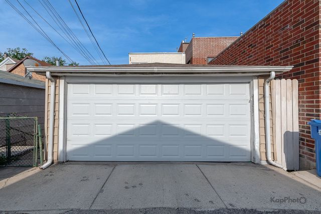 2821 S Emerald Avenue 1R, Chicago, IL 60616