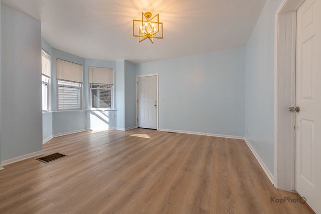 2821 S Emerald Avenue 1R, Chicago, IL 60616