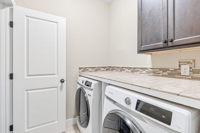 2511 N Ridgehurst, Wichita, KS 67228