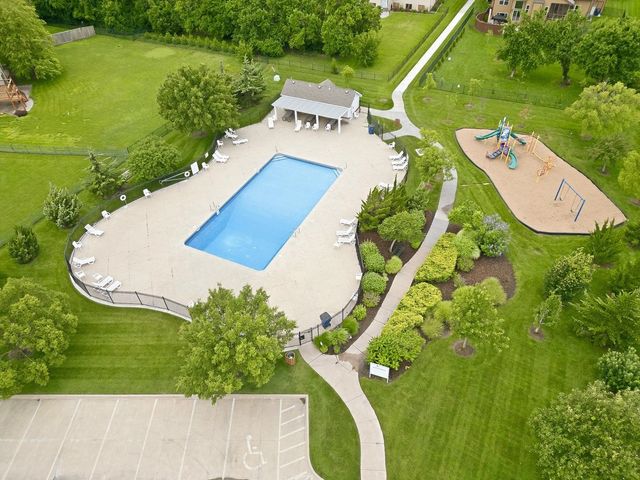 2511 N Ridgehurst, Wichita, KS 67228