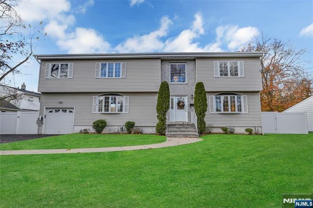 165 Mohawk Drive, River Edge, NJ 07661