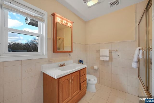 165 Mohawk Drive, River Edge, NJ 07661