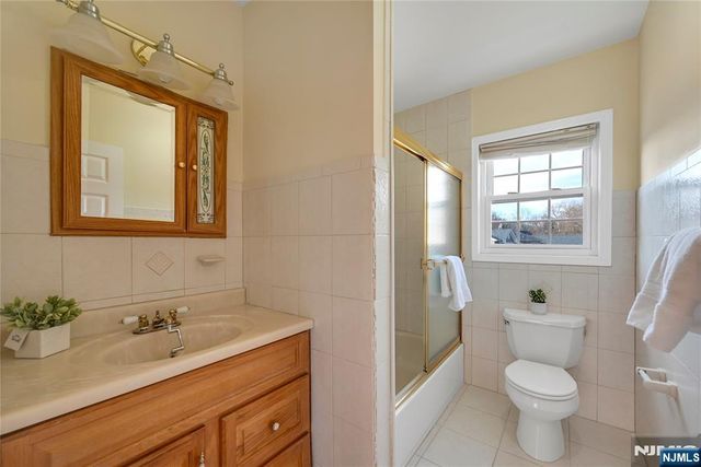 165 Mohawk Drive, River Edge, NJ 07661