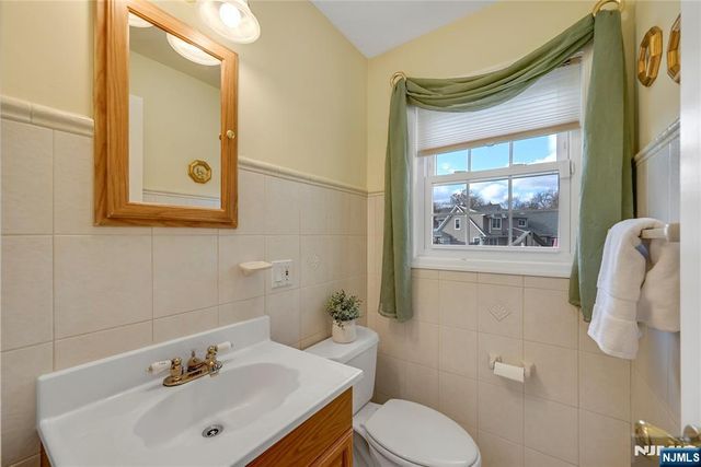 165 Mohawk Drive, River Edge, NJ 07661