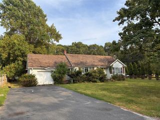 16 Nidzyn Avenue, Remsenburg, NY 11960