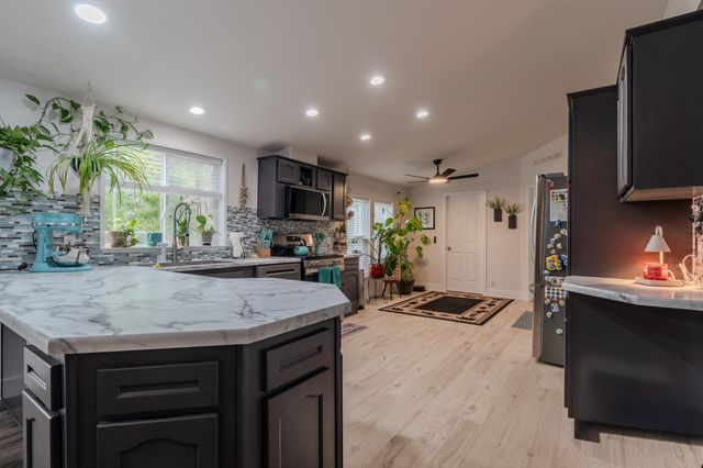 71 Cora Drive, Shady Cove, OR 97539