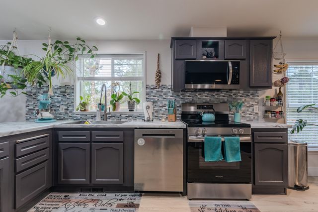 71 Cora Drive, Shady Cove, OR 97539