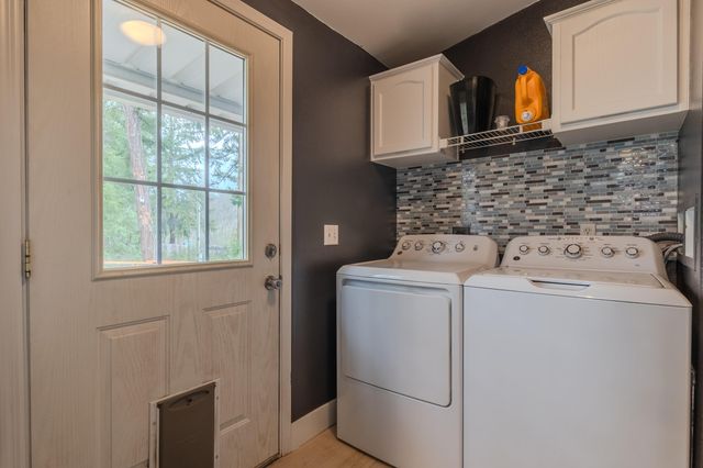 71 Cora Drive, Shady Cove, OR 97539