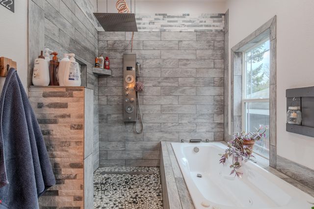 71 Cora Drive, Shady Cove, OR 97539