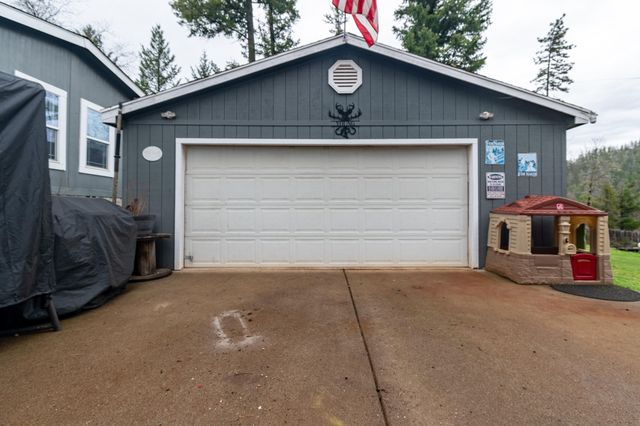 71 Cora Drive, Shady Cove, OR 97539