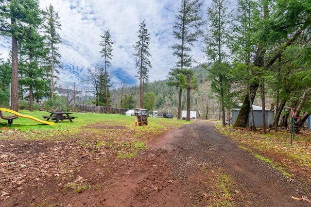 71 Cora Drive, Shady Cove, OR 97539