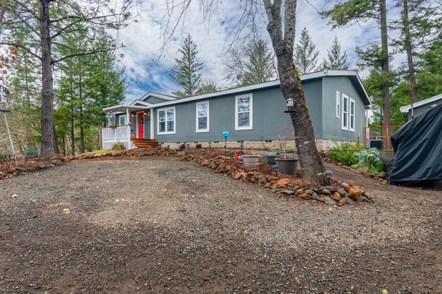 71 Cora Drive, Shady Cove, OR 97539