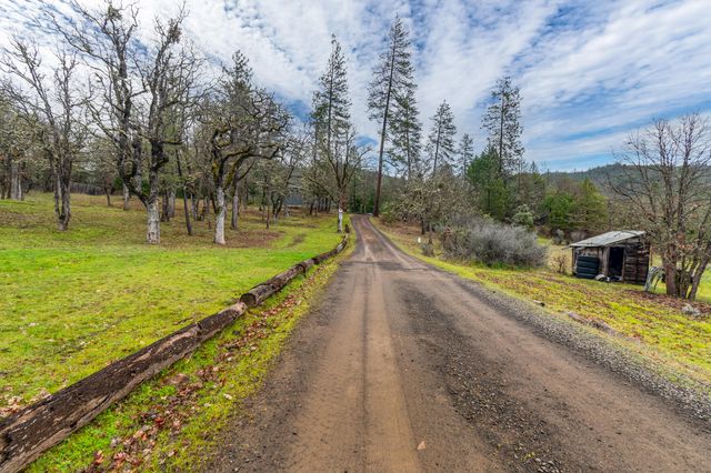 71 Cora Drive, Shady Cove, OR 97539