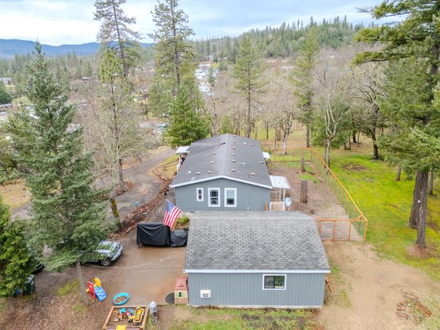 71 Cora Drive, Shady Cove, OR 97539