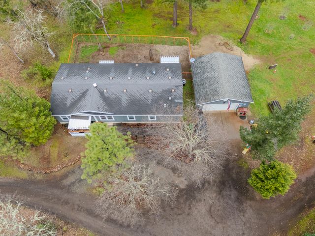 71 Cora Drive, Shady Cove, OR 97539