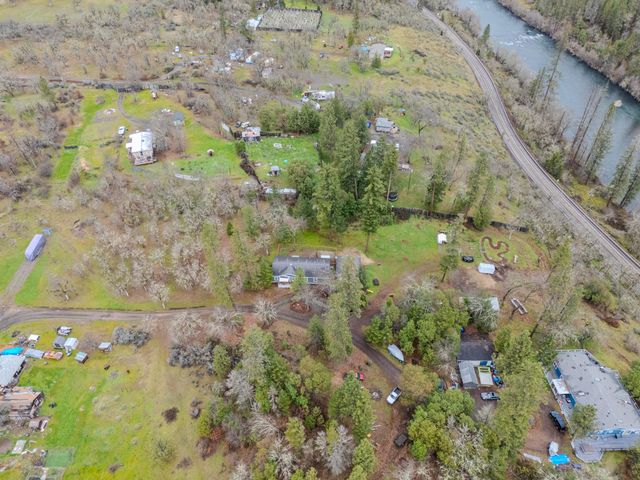 71 Cora Drive, Shady Cove, OR 97539