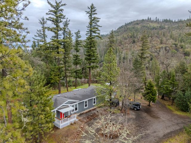 71 Cora Drive, Shady Cove, OR 97539