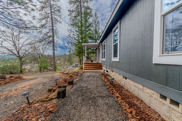 71 Cora Drive, Shady Cove, OR 97539