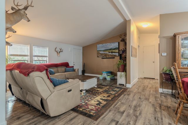 71 Cora Drive, Shady Cove, OR 97539