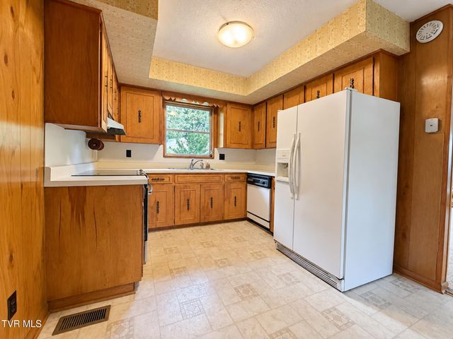 701 Pine Ridge Road, Johnson City, TN 37601
