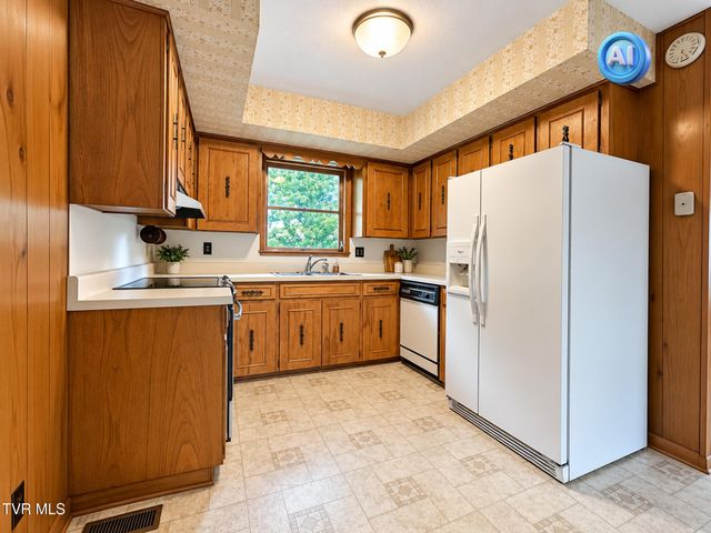 701 Pine Ridge Road, Johnson City, TN 37601