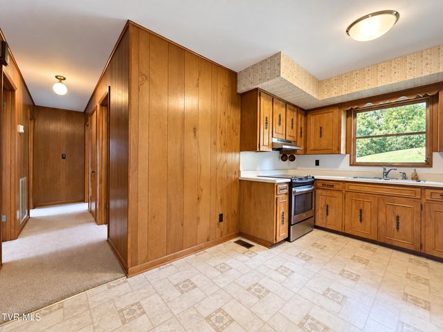 701 Pine Ridge Road, Johnson City, TN 37601