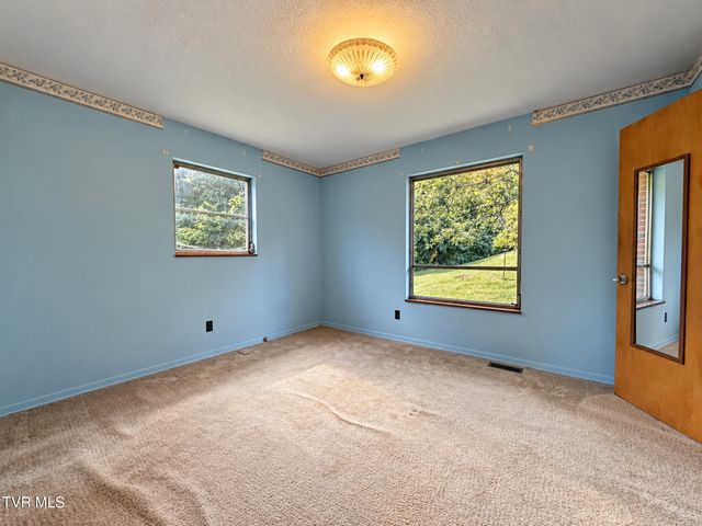 701 Pine Ridge Road, Johnson City, TN 37601