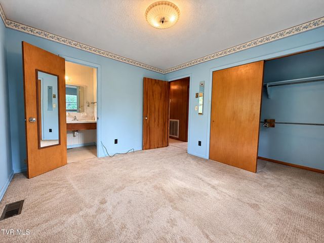 701 Pine Ridge Road, Johnson City, TN 37601