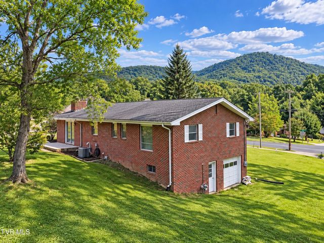 701 Pine Ridge Road, Johnson City, TN 37601
