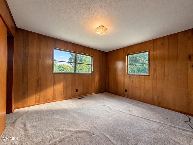 701 Pine Ridge Road, Johnson City, TN 37601