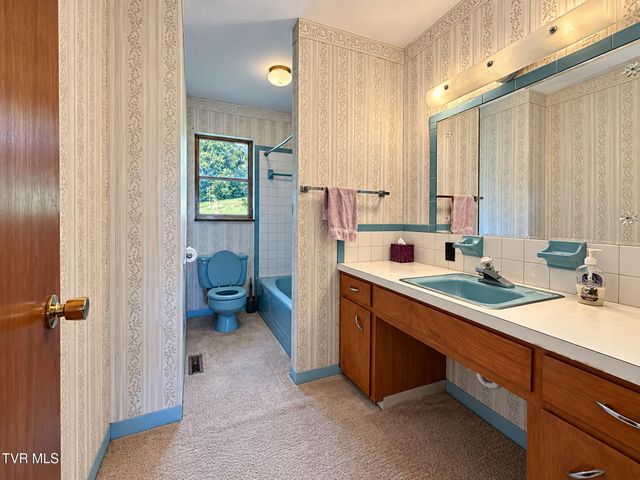 701 Pine Ridge Road, Johnson City, TN 37601
