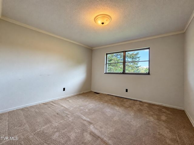 701 Pine Ridge Road, Johnson City, TN 37601