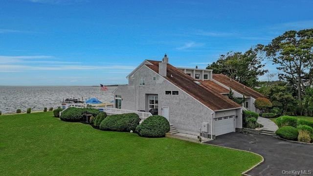 11 Convent Lane, Center Moriches, NY 11934