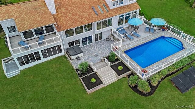 11 Convent Lane, Center Moriches, NY 11934