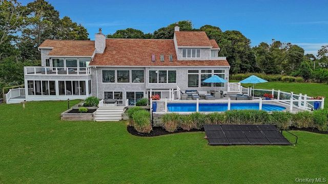 11 Convent Lane, Center Moriches, NY 11934