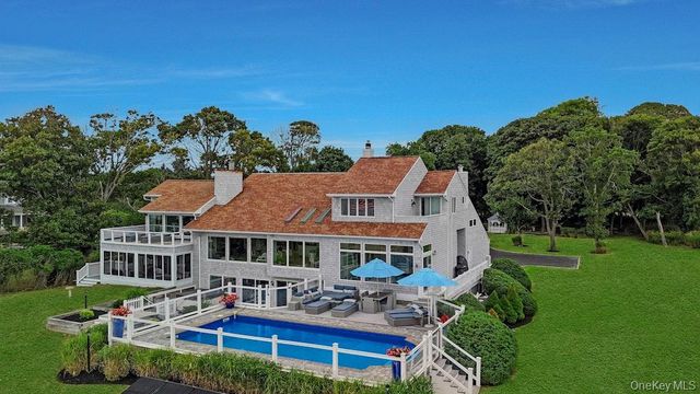 11 Convent Lane, Center Moriches, NY 11934