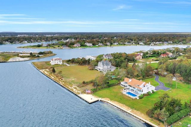 11 Convent Lane, Center Moriches, NY 11934