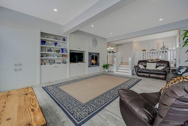 11 Convent Lane, Center Moriches, NY 11934