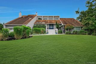 11 Convent Lane, Center Moriches, NY 11934