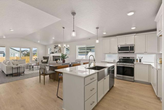 4174 SW Pumice Avenue 70, Redmond, OR 97756