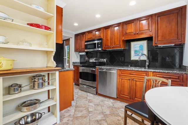 409 Lewis O Gray Dr 409, Saugus, MA 01906