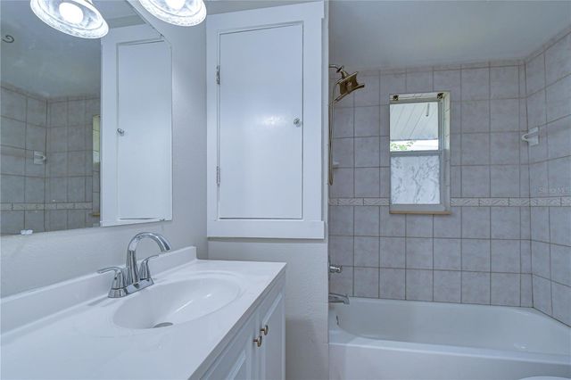 204 7TH STREET SW, Ruskin, FL 33570