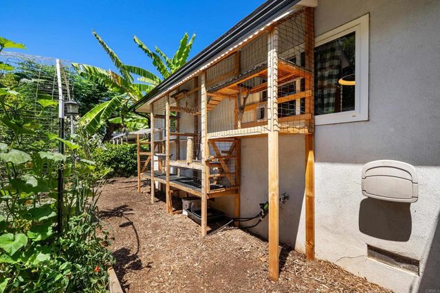 2013 Lee Drive, Escondido, CA 92027