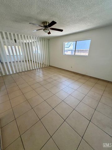 3405 Kennedy Avenue, Bakersfield, CA 93309