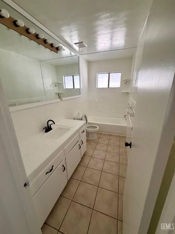 3405 Kennedy Avenue, Bakersfield, CA 93309