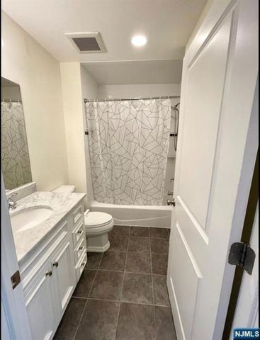 1625 Paterson Plank Road 18, Secaucus, NJ 07094