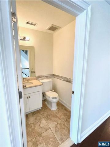 1625 Paterson Plank Road 18, Secaucus, NJ 07094