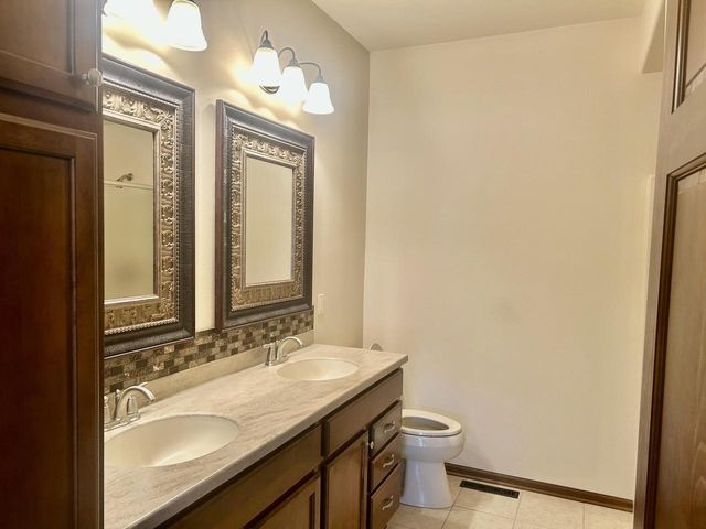 N53W35231 Lighthouse LANE, Oconomowoc, WI 53066