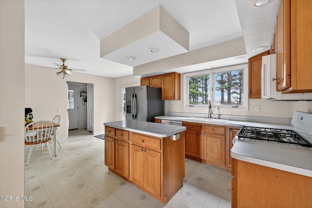 9136 County Road Ef, Delta, OH 43515