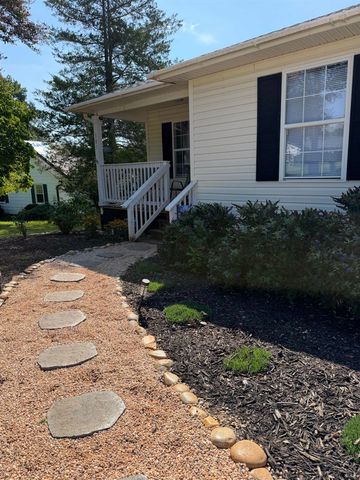 185 Scenic Ave, Campobello, SC 29322